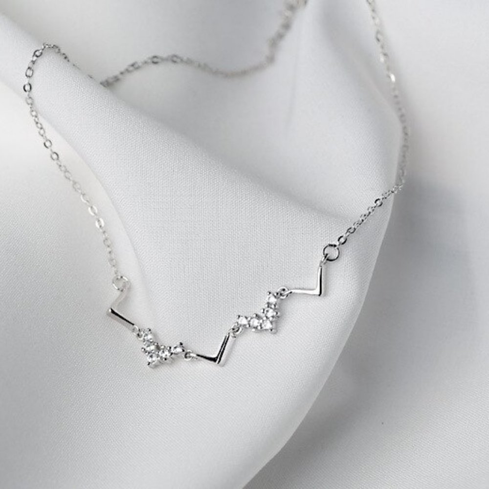 NEW 925 Sterling Silver Diamond Wave Necklace - Picture 10 of 12